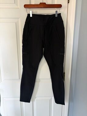 Athleta Women’s Black Headlands Hybrid Cargo Pants
